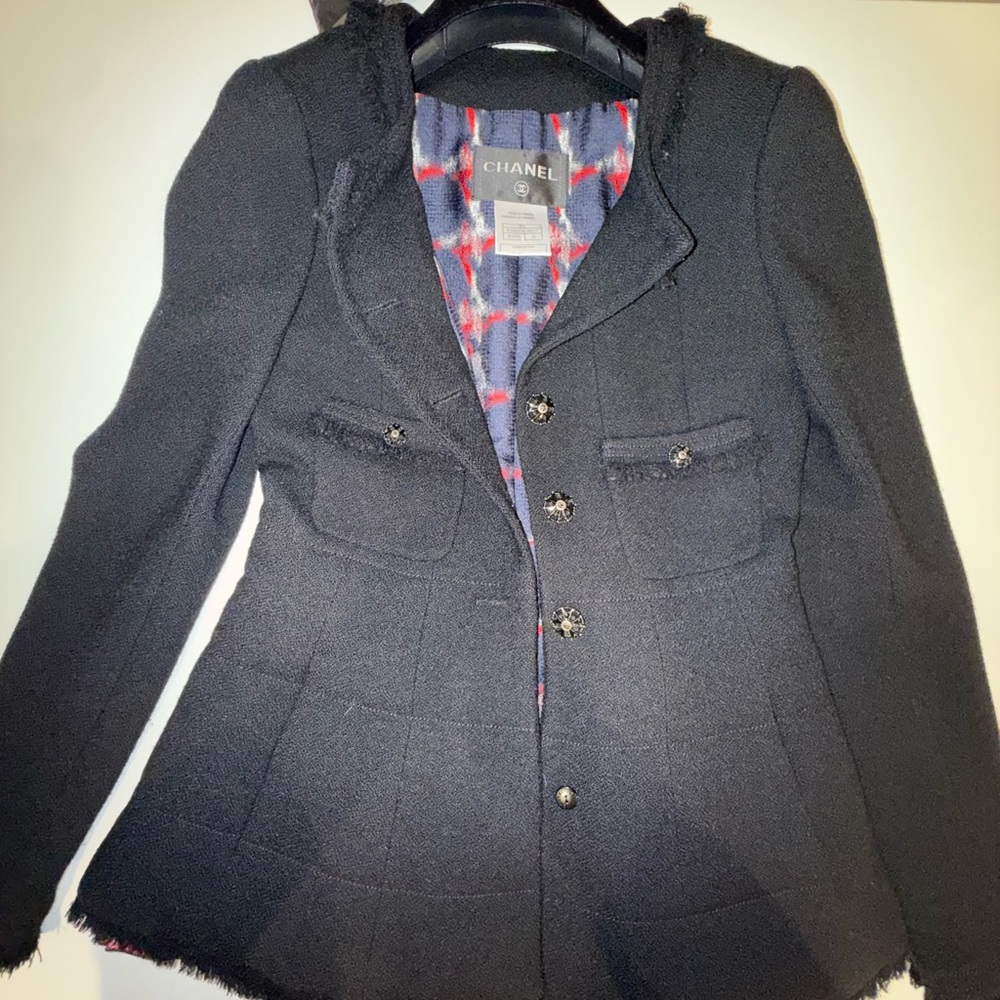 Chanel Black Tweed Blazer with Red Accents - Picture 2 of 10